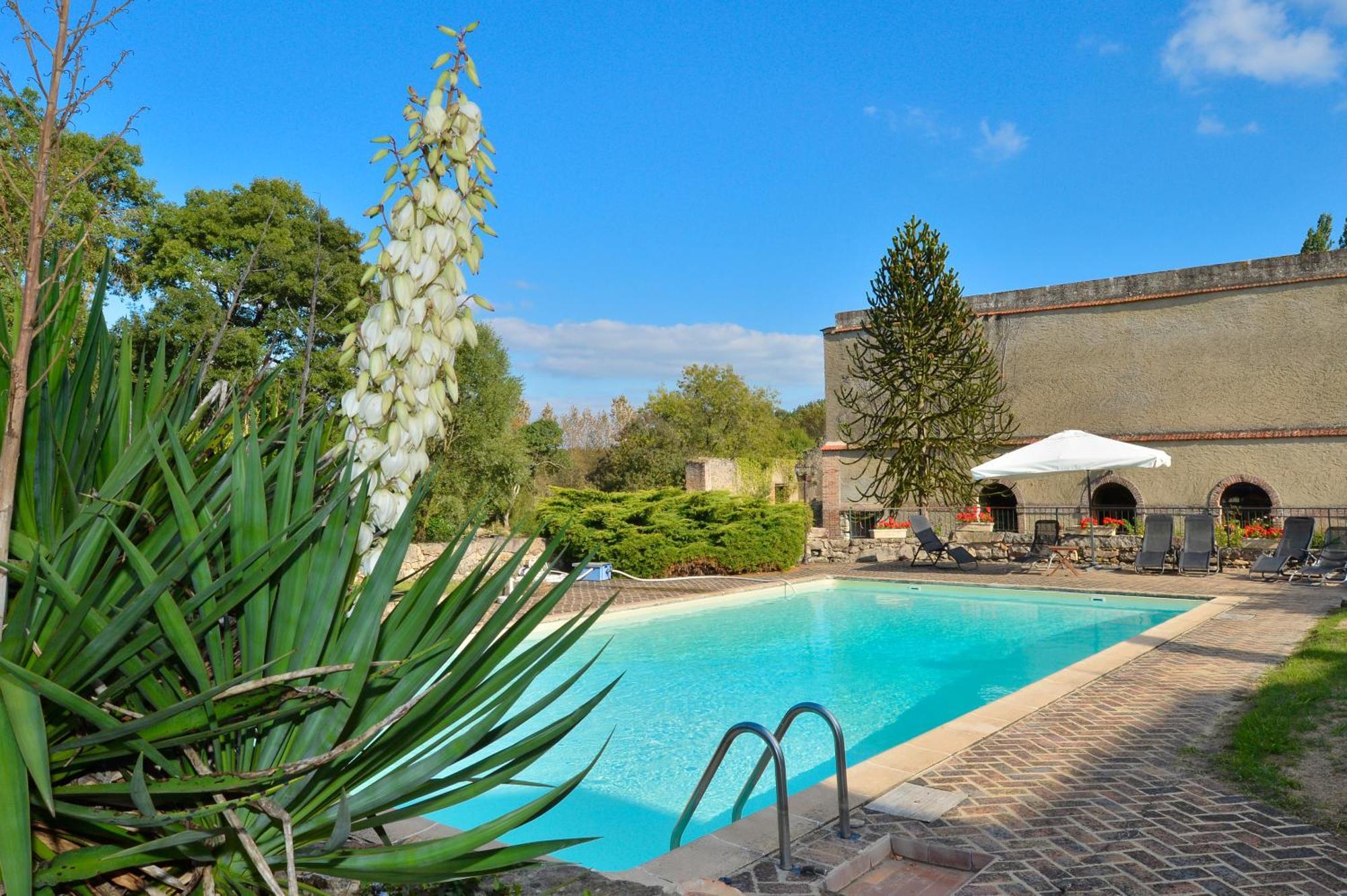 Domaine De La Courbe Hotel & Spa Le Lude Екстериор снимка